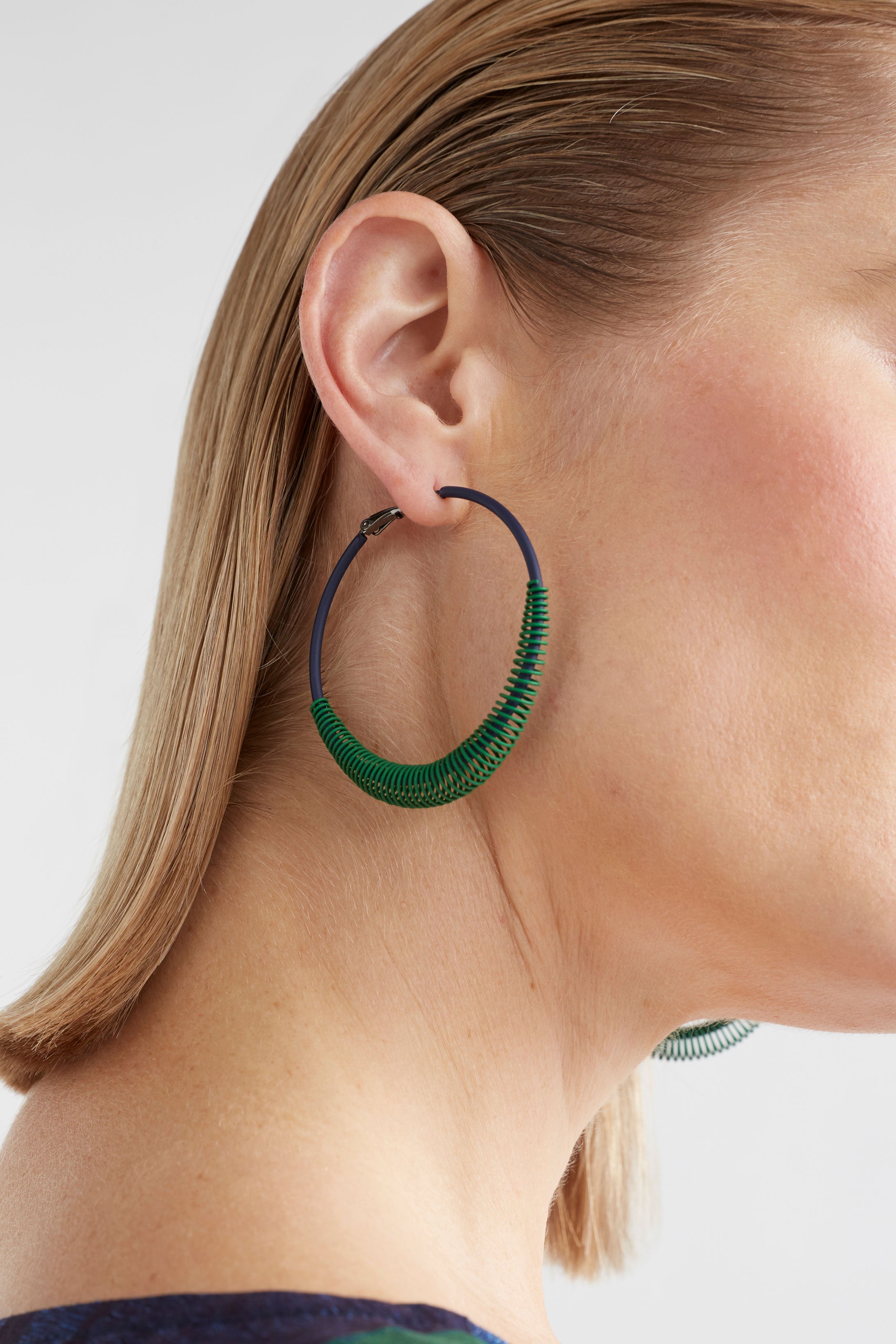 SOLF HOOP EARRING