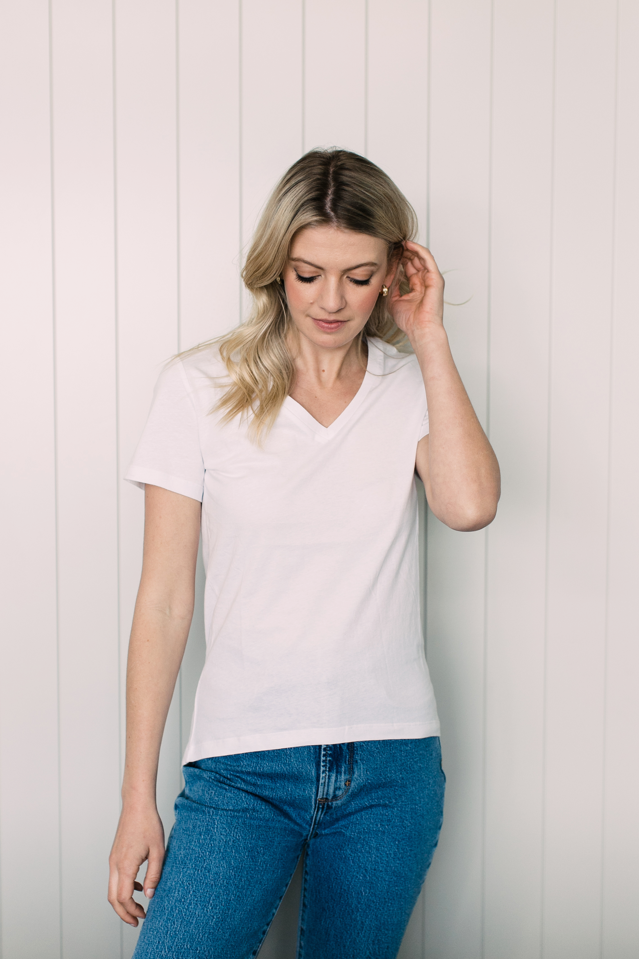 V NECK TEE